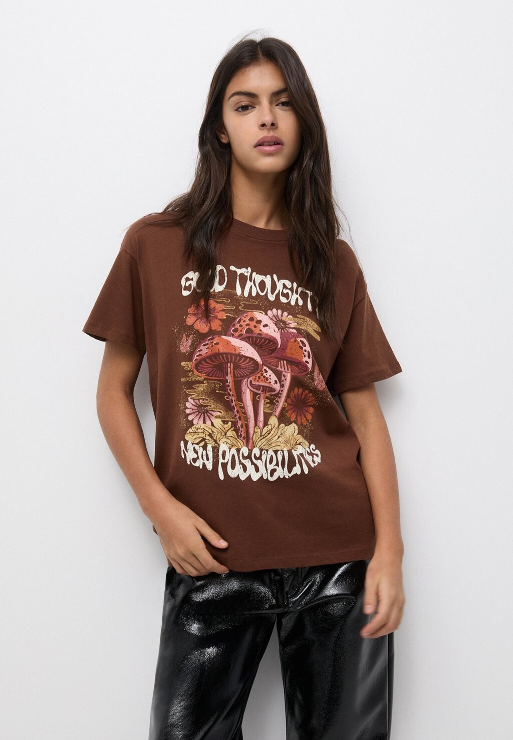 

Футболка с принтом Short Sleeve Illustration PULL&BEAR, коричневый