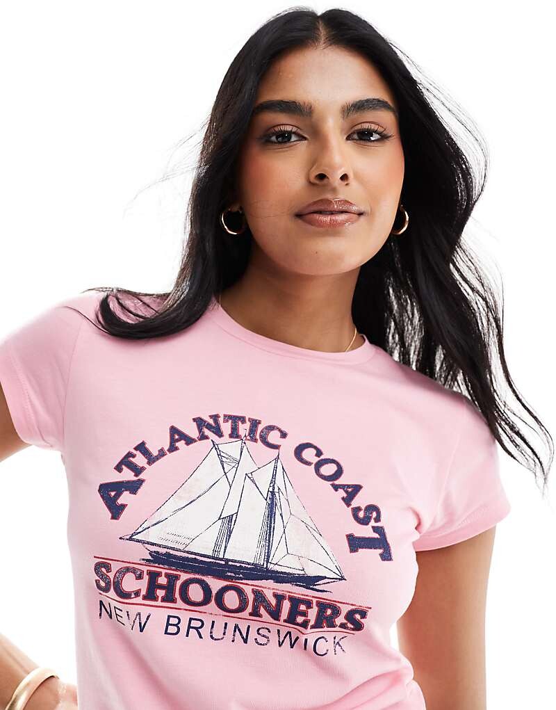 

Розовая футболка с изображением атлантического побережья ASOS DESIGN
