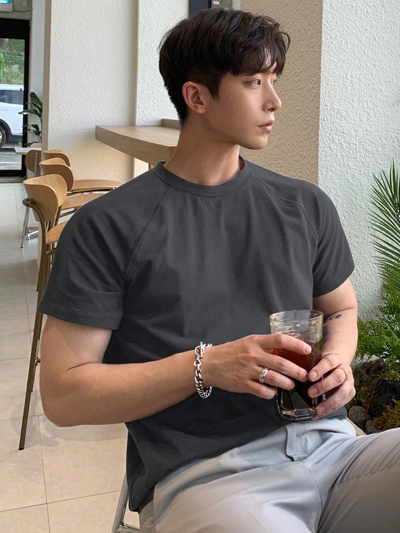DAZY Мужская однотонная футболка с коротким рукавом на лето, темно-серый фото