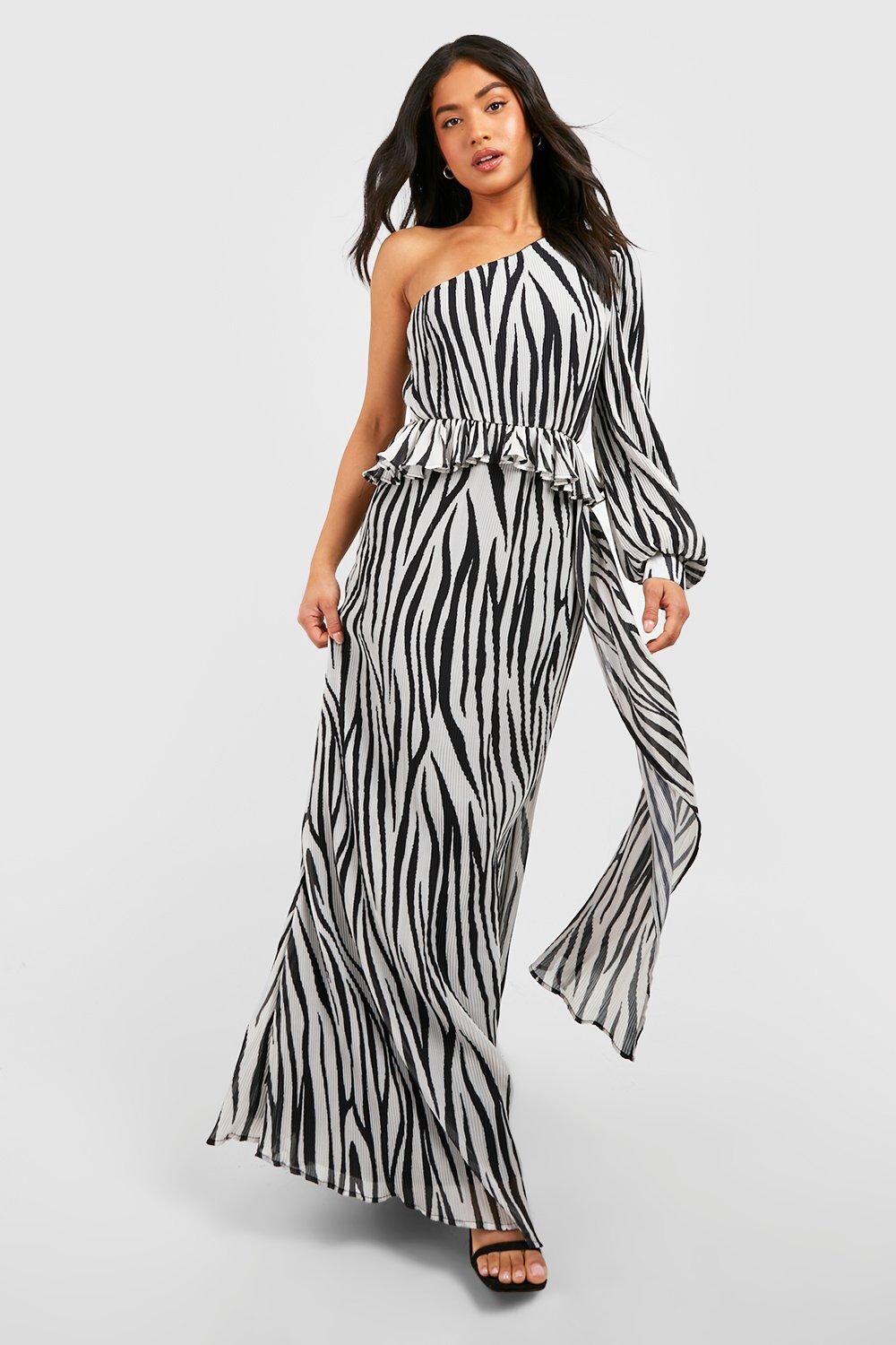 

Плиссированное платье макси на одно плечо petite zebra Boohoo, черный
