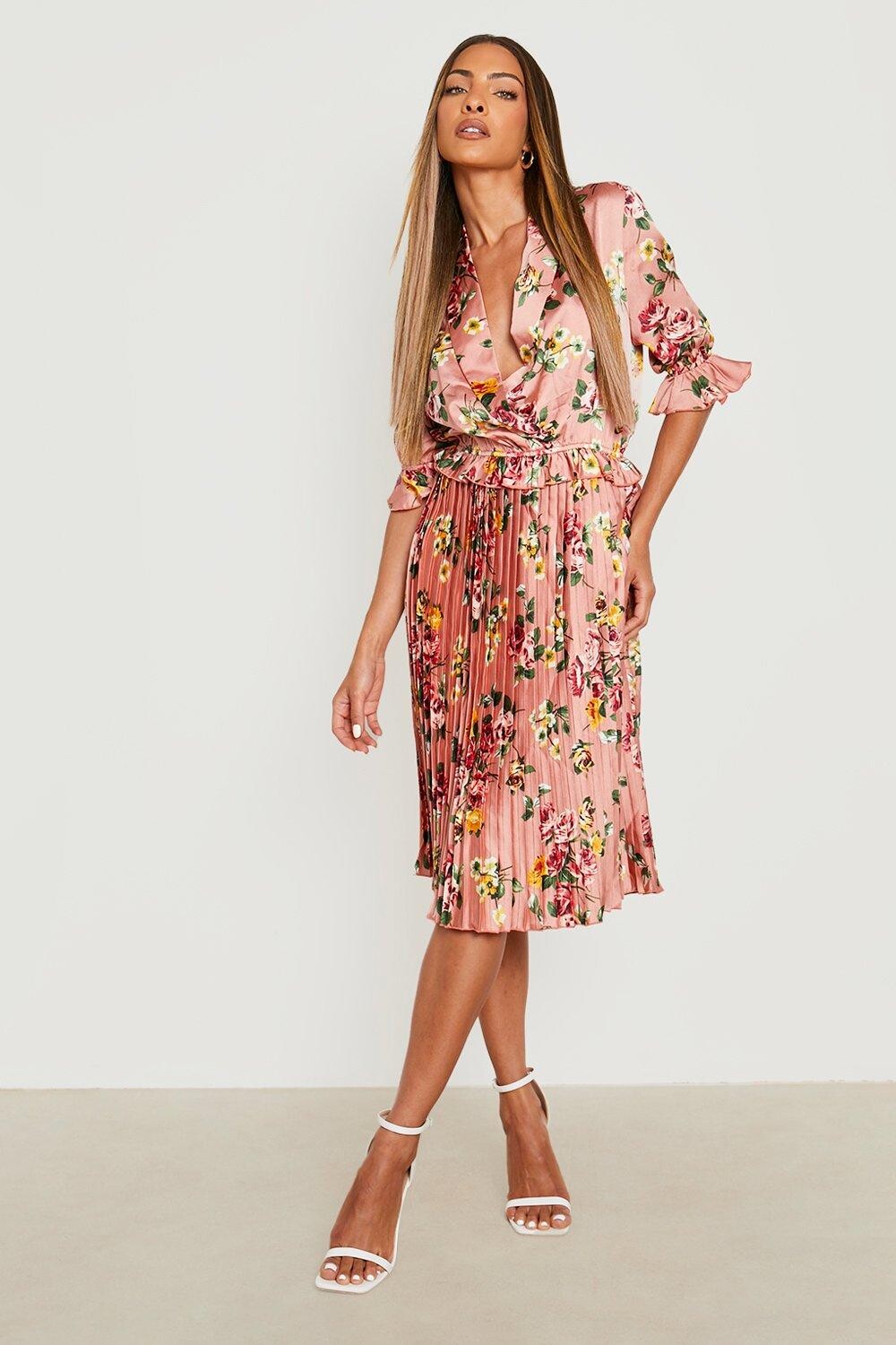 

Атласное платье миди с цветочным склисом Boohoo, розовый