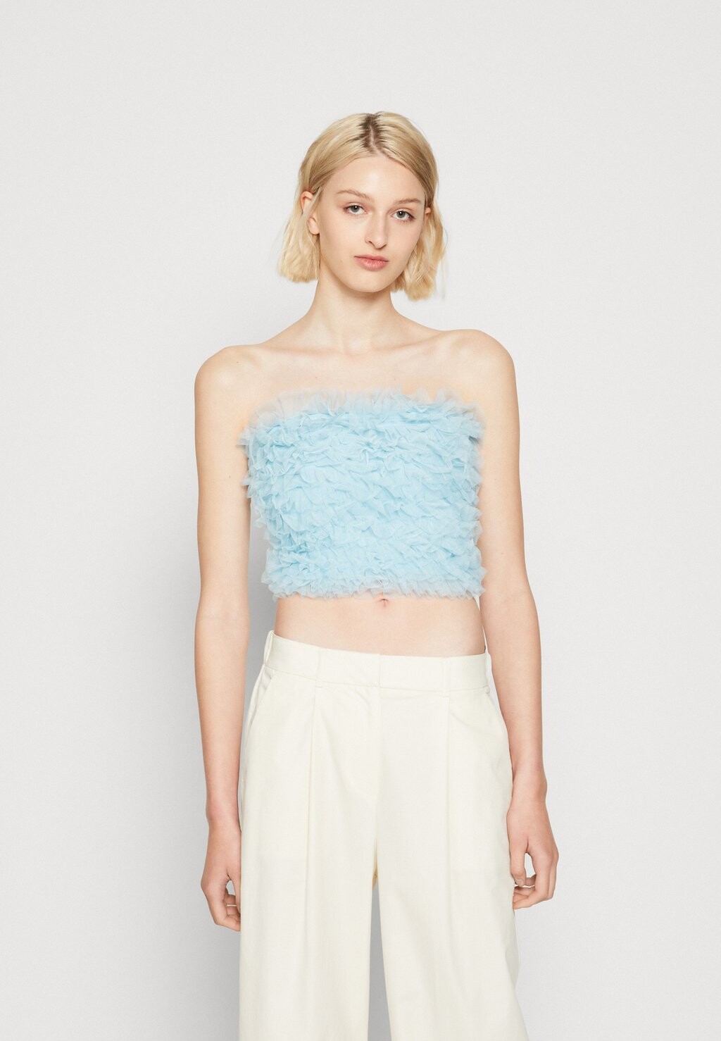 

Топ Gina Tricot
