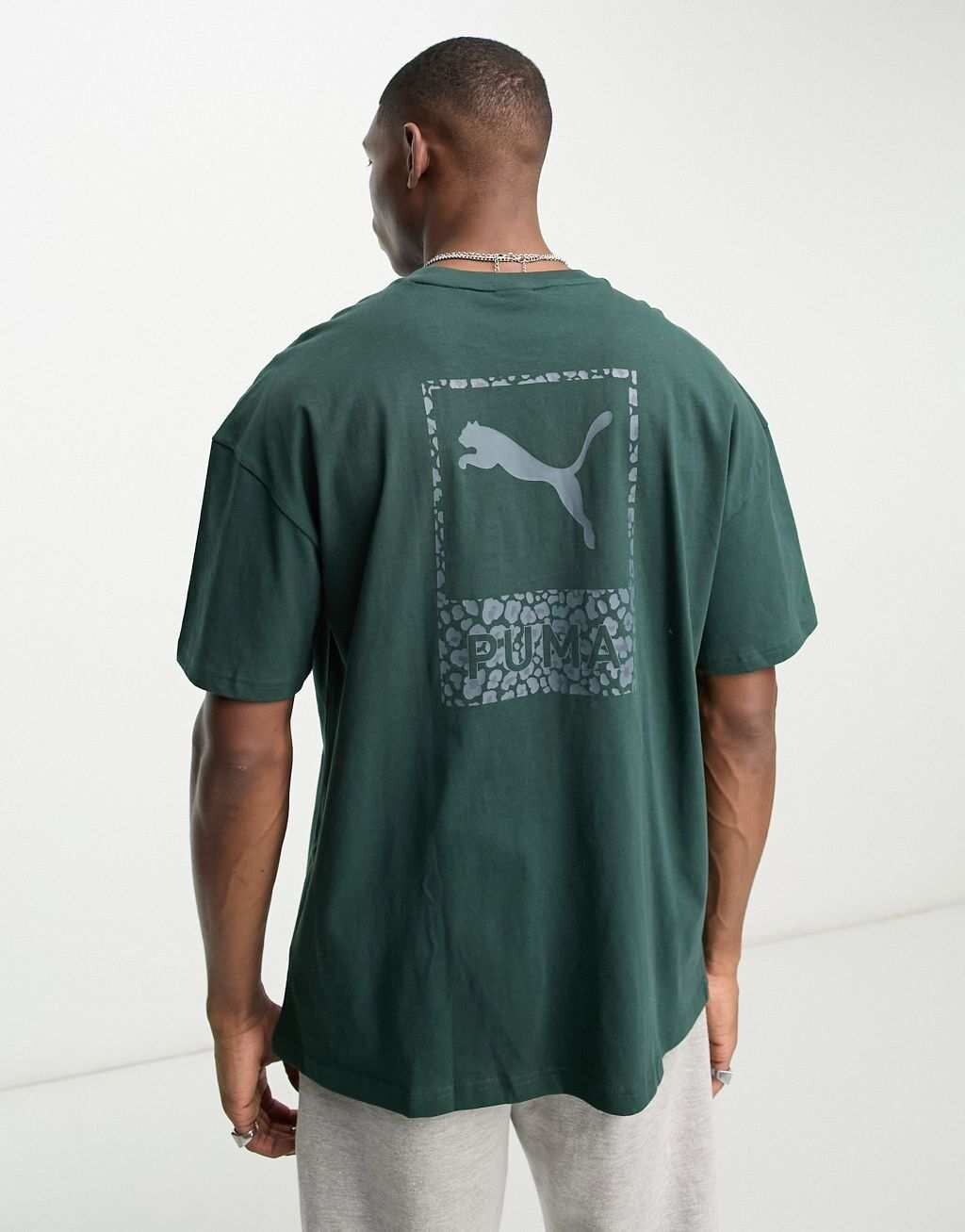 

Зеленая футболка с принтом на спине Puma Safari, Зеленый