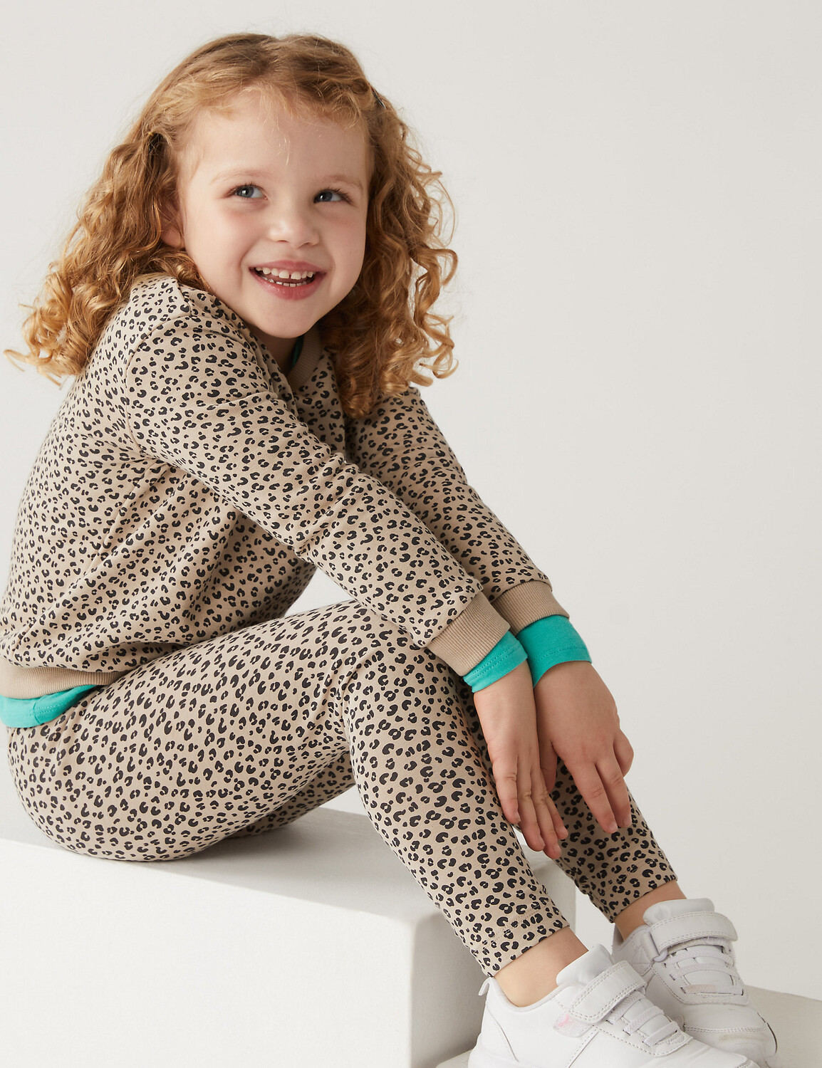 

Хлопковая толстовка с принтом животных (2–7 лет) Marks & Spencer, бежевый