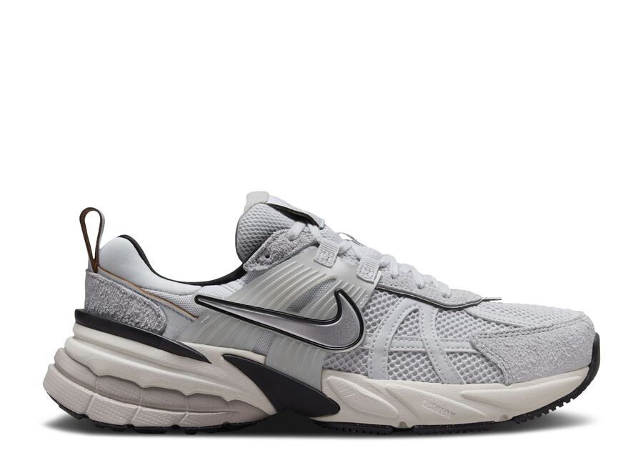 

Кроссовки Nike Wmns V2K Run, цвет Pure Platinum Chrome