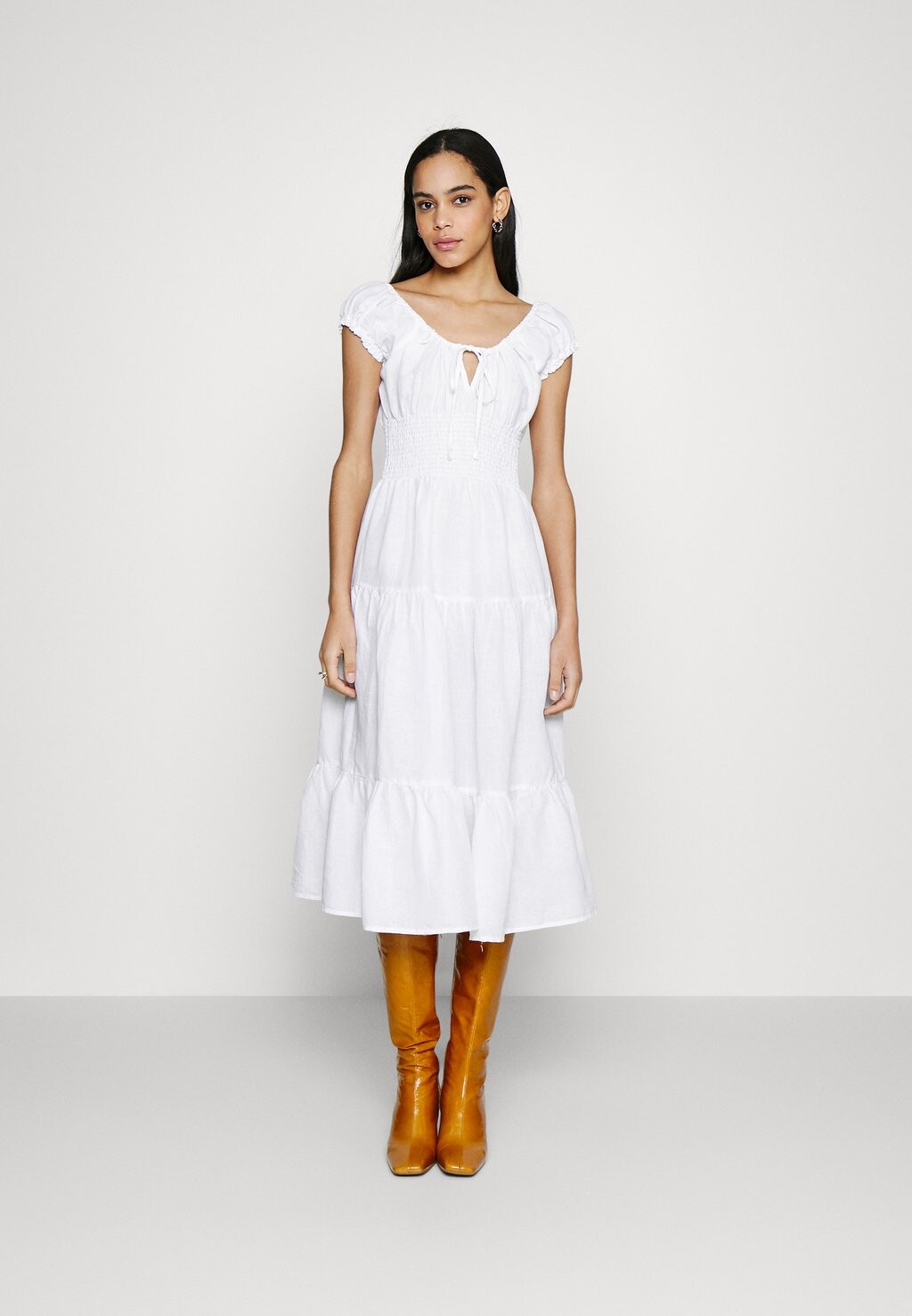 

Летнее платье BDG Urban Outfitters, белый
