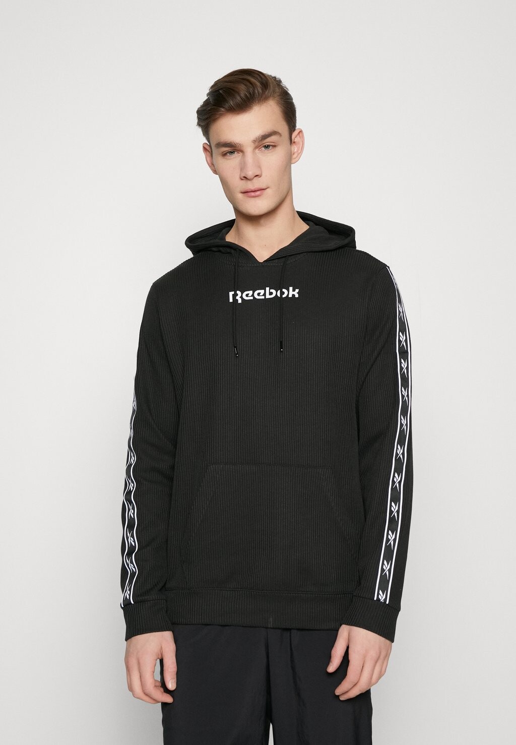 

Худи Reebok
