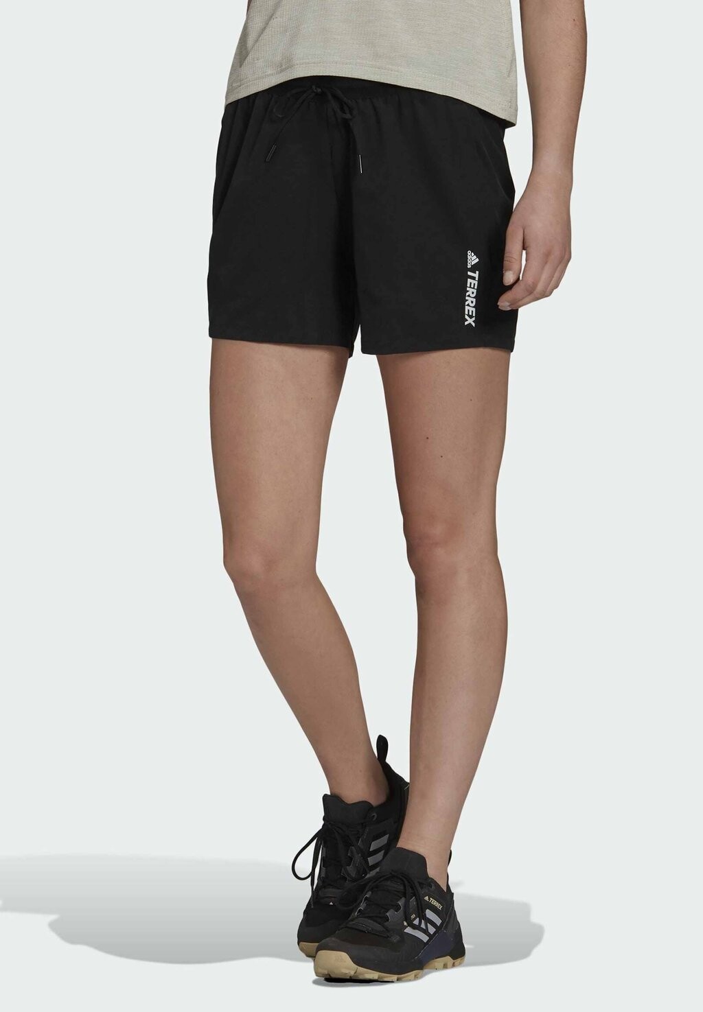 

Спортивные шорты Adidas, черный