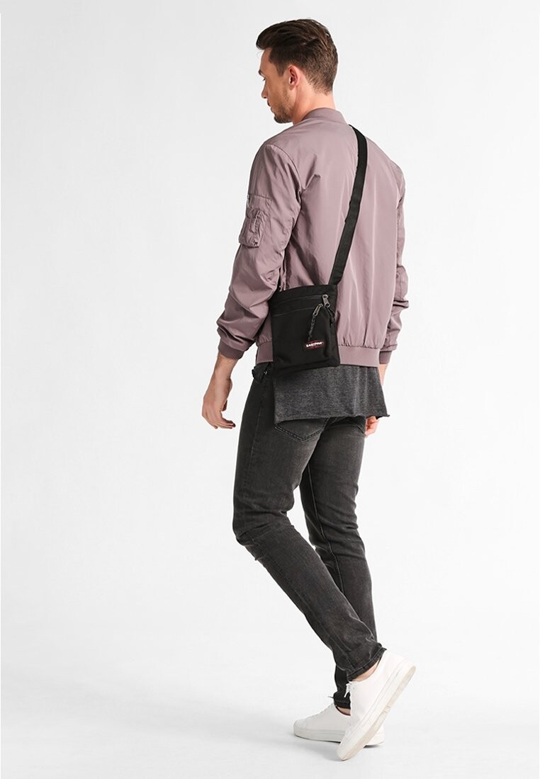 

Сумка через плечо Eastpak, черный