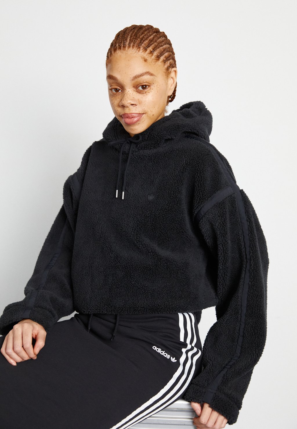 

Флисовая куртка adidas Originals ТОЛСТОВКА SHERPA, черный