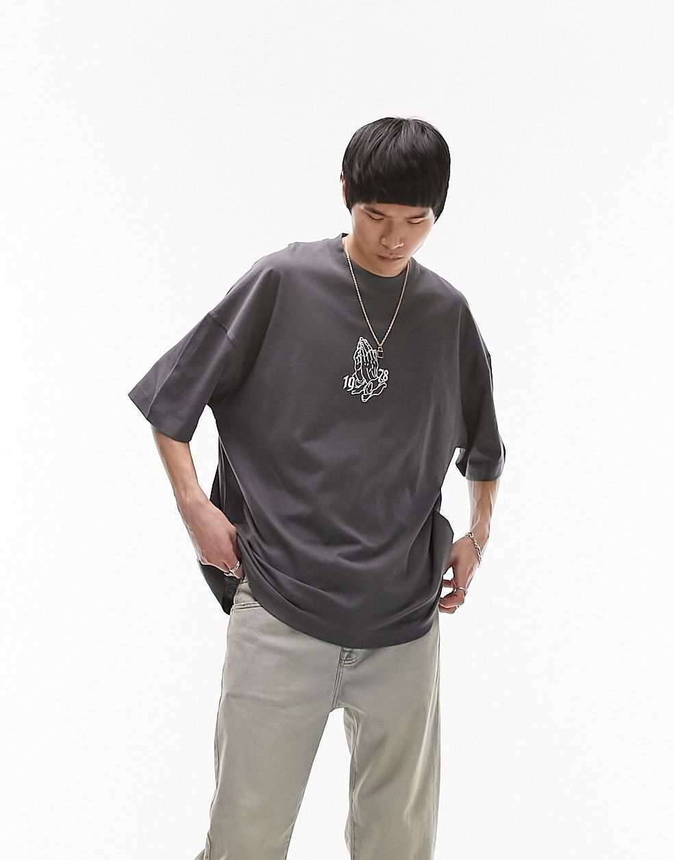 

Футболка оверсайз Topman Extreme с вышивкой углем молящихся рук
