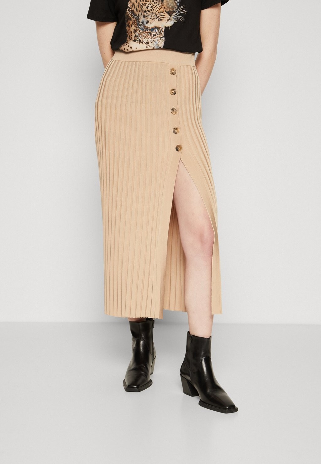 

Юбка плиссе Sophie Pleated Skirt Guess, цвет foamy taupe