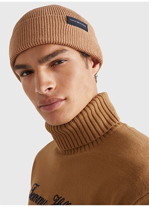 

Бежевая мужская кепка Tommy Hilfiger