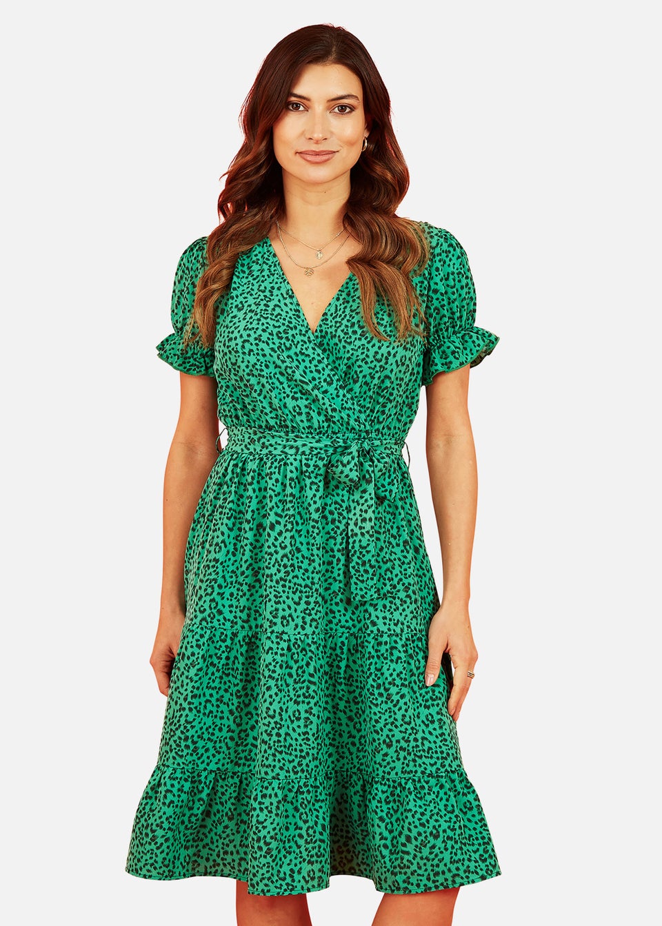 цена Mela Зеленое платье миди с запахом и рукавами с рюшами Apple с животным принтом