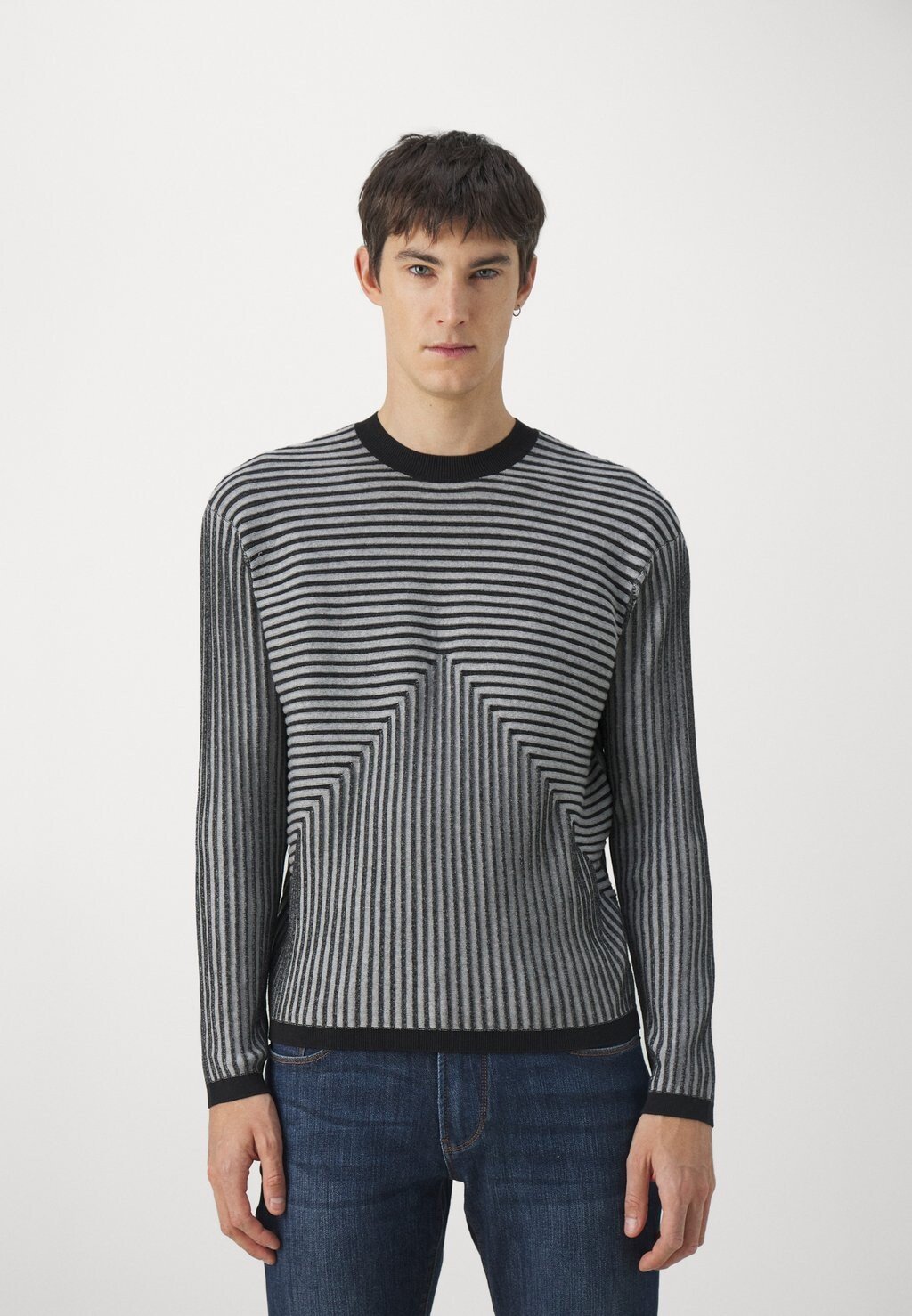 

Свитер Emporio Armani, черный