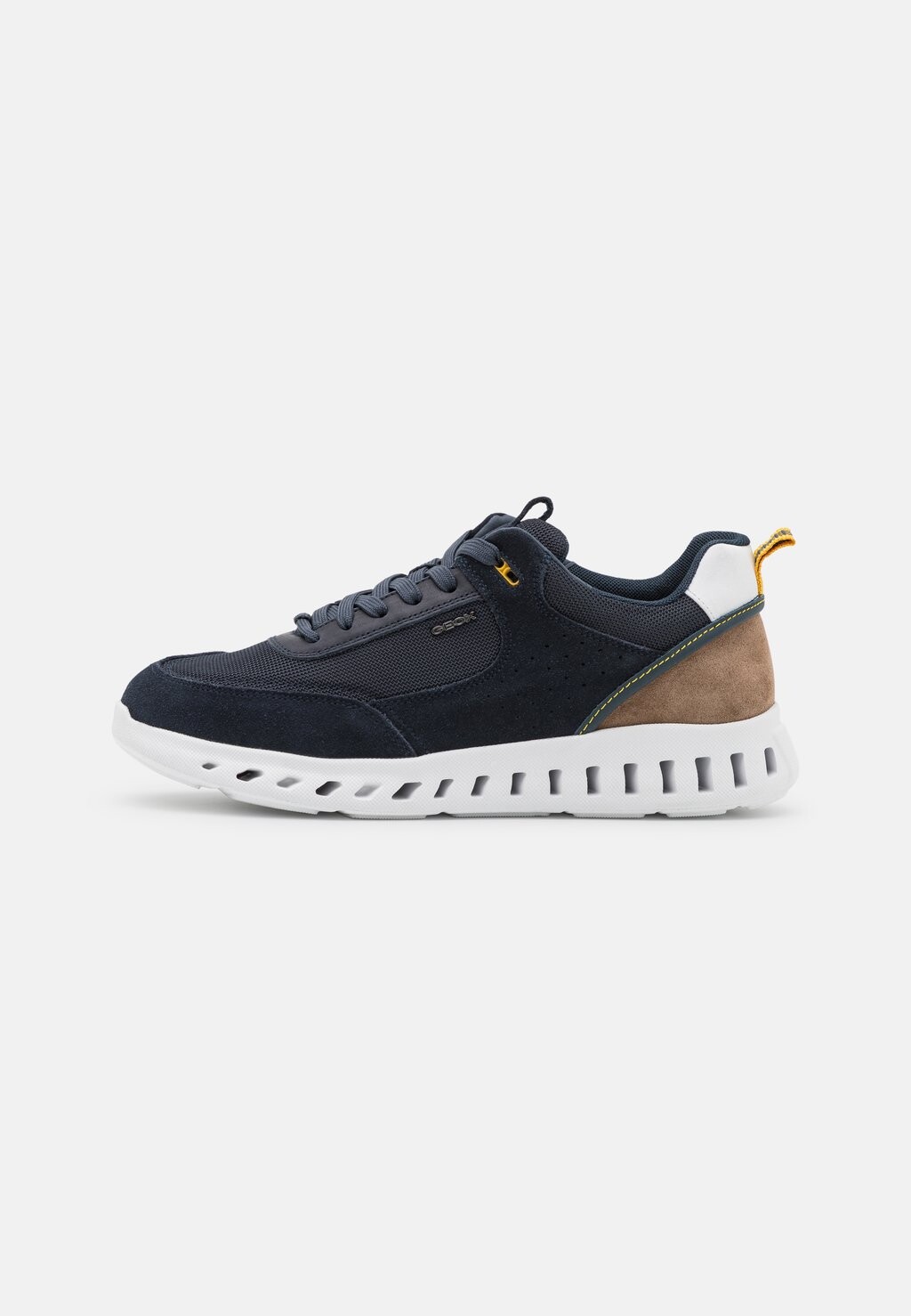 

Низкие кеды Geox