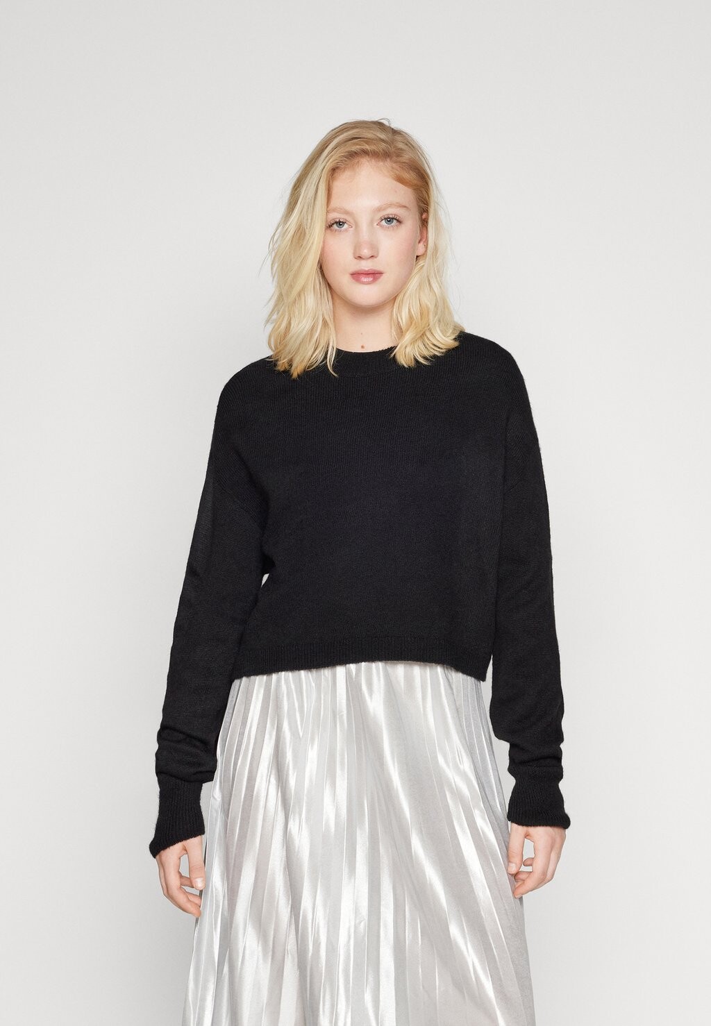 

Свитшот JDY JDYFLORIS S O-NECK SHORT, черный
