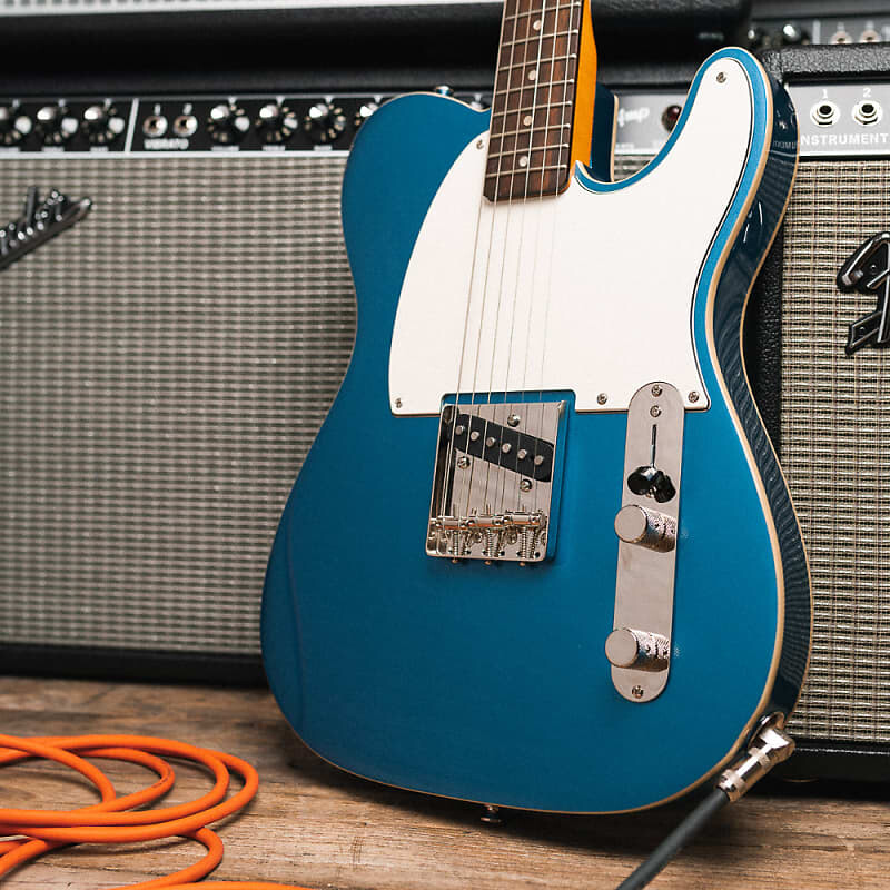 

Электрогитара Squier Classic Vibe '60s Custom Esquire Lake Placid Blue w/3-Ply Parchment Pickguard
