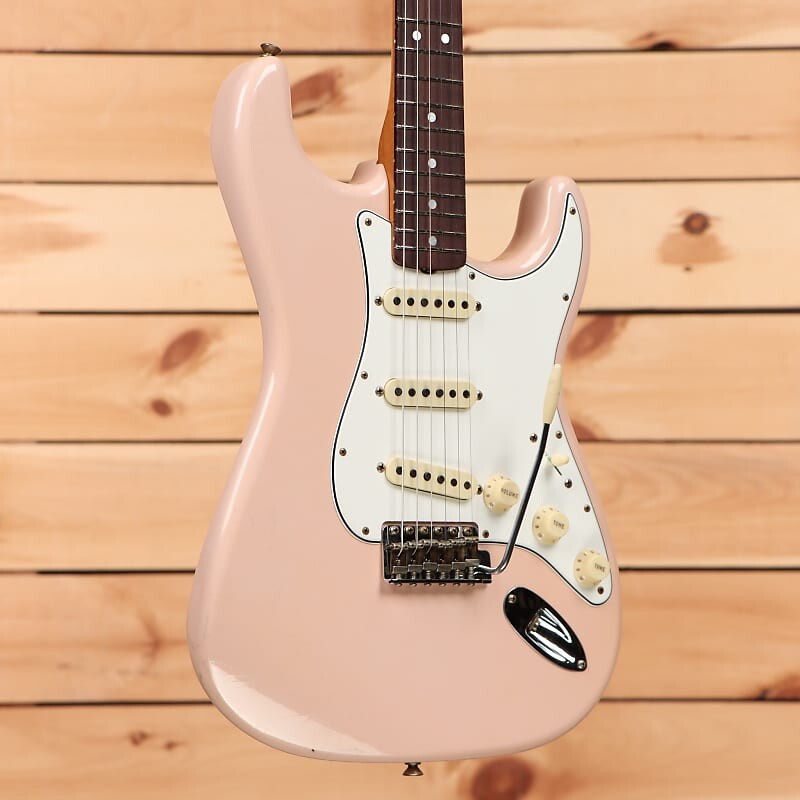 

Электрогитара Fender Custom Shop Limited 1964 Stratocaster Closet Classic - Super Faded/Aged Shell Pink - CZ573421 - PLEK'd