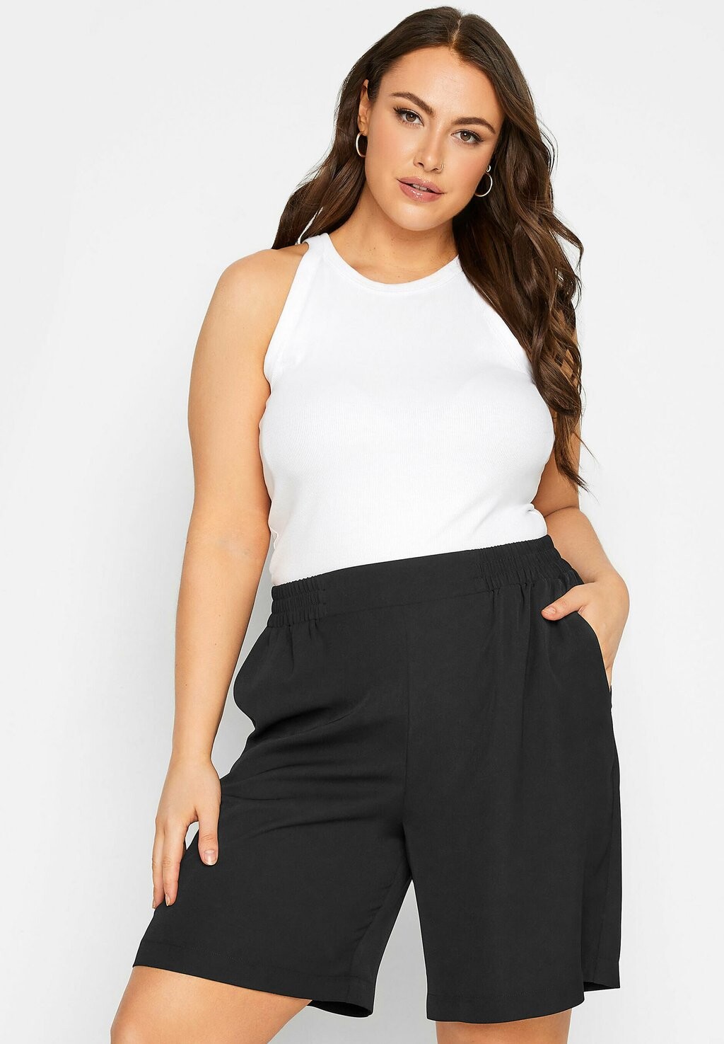 

Шорты Yours Clothing, черный