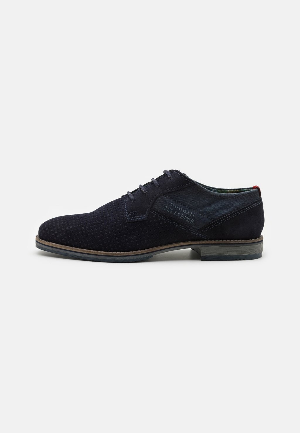 

На шнуровке Buller Comfort bugatti, цвет dark blue