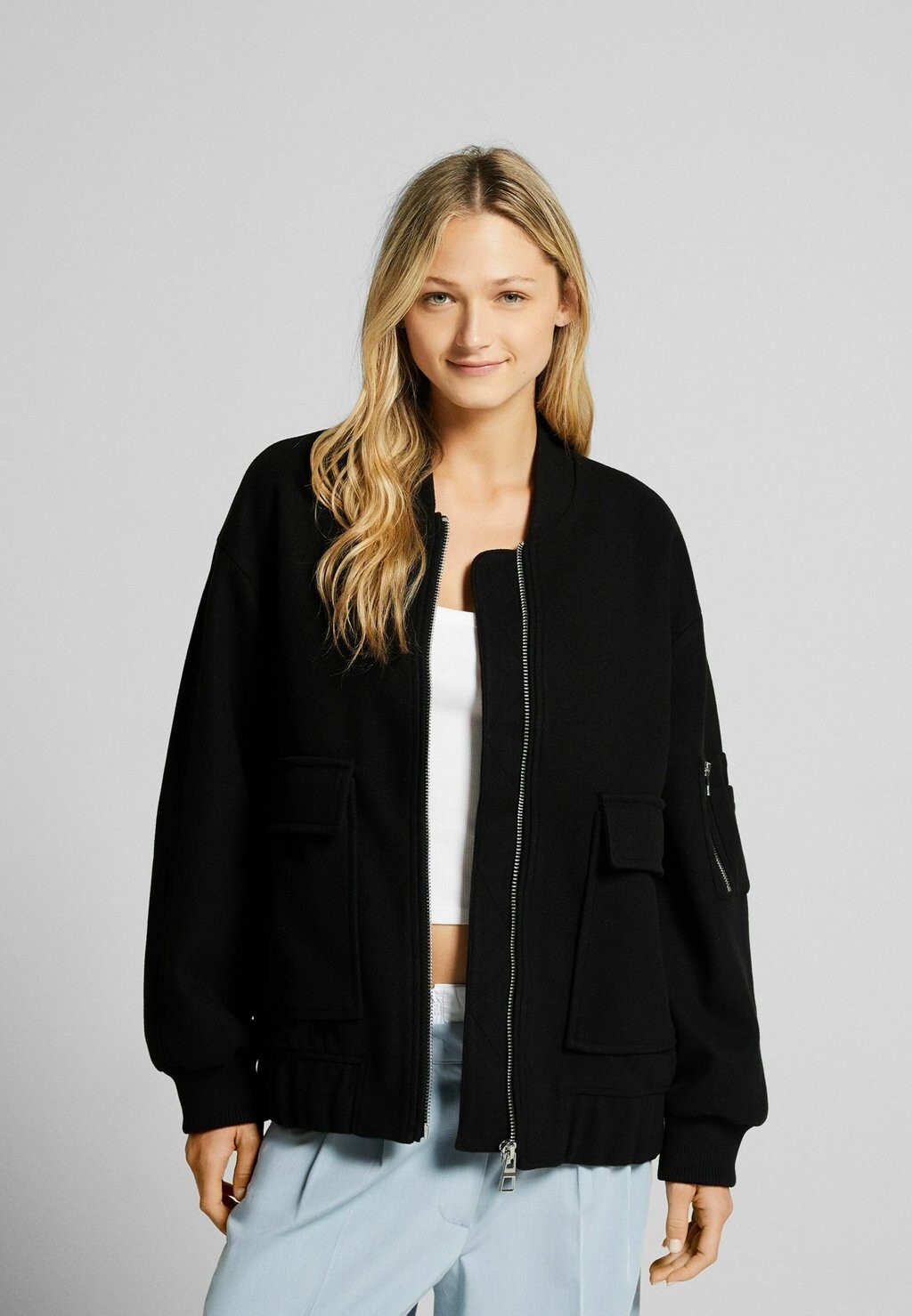 

Бомбер Bershka