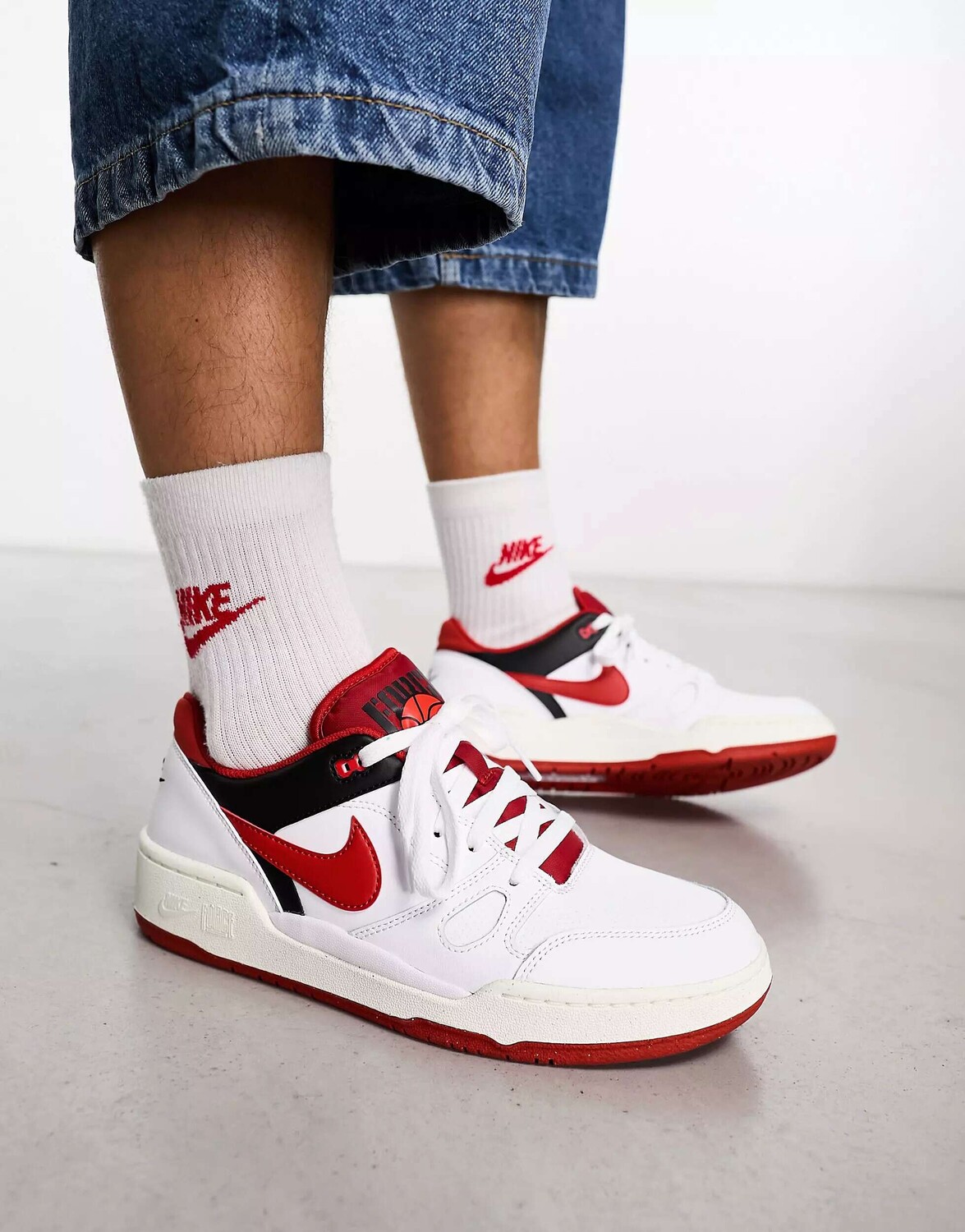 

Красно-белые кроссовки Nike Full Force Low, Красный