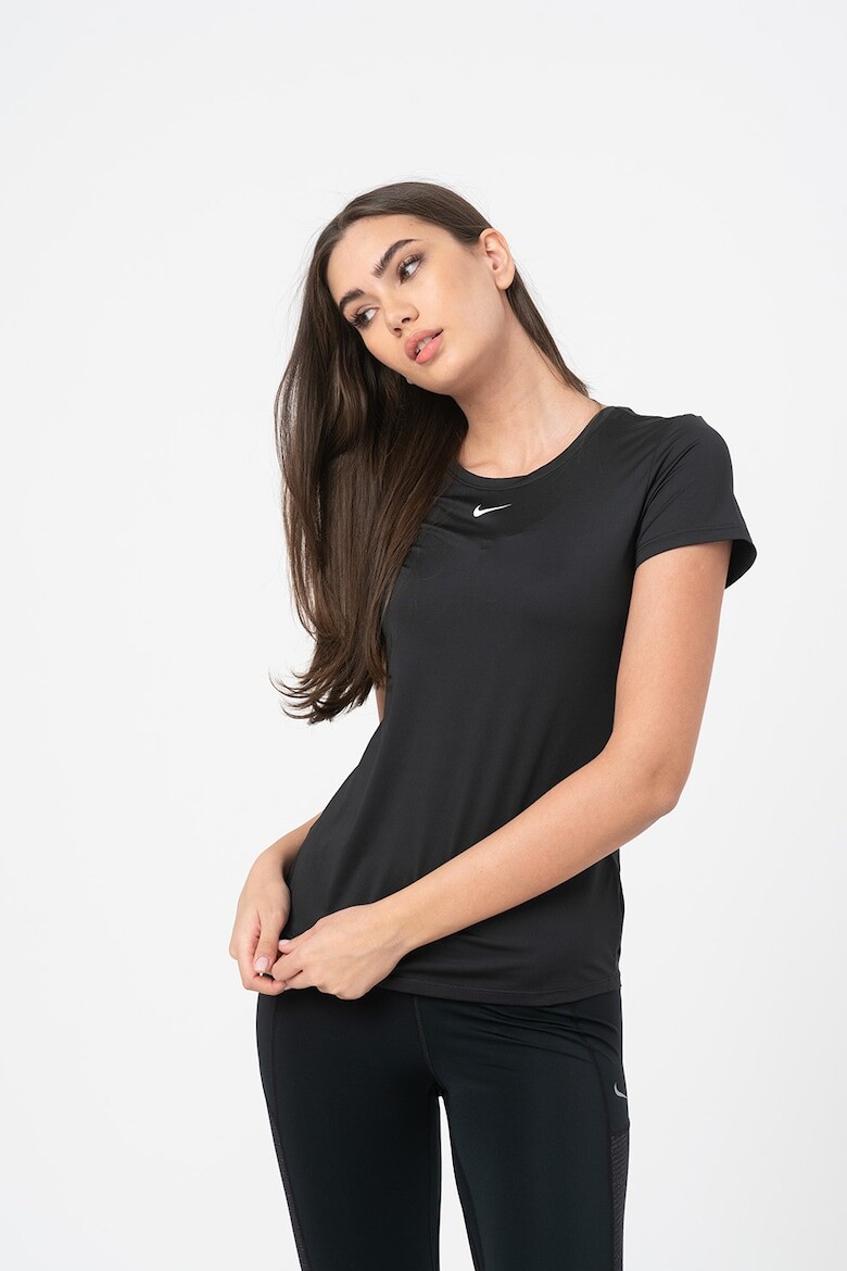 

Одна тренировочная футболка Luxe Dri-FIT Nike, черный