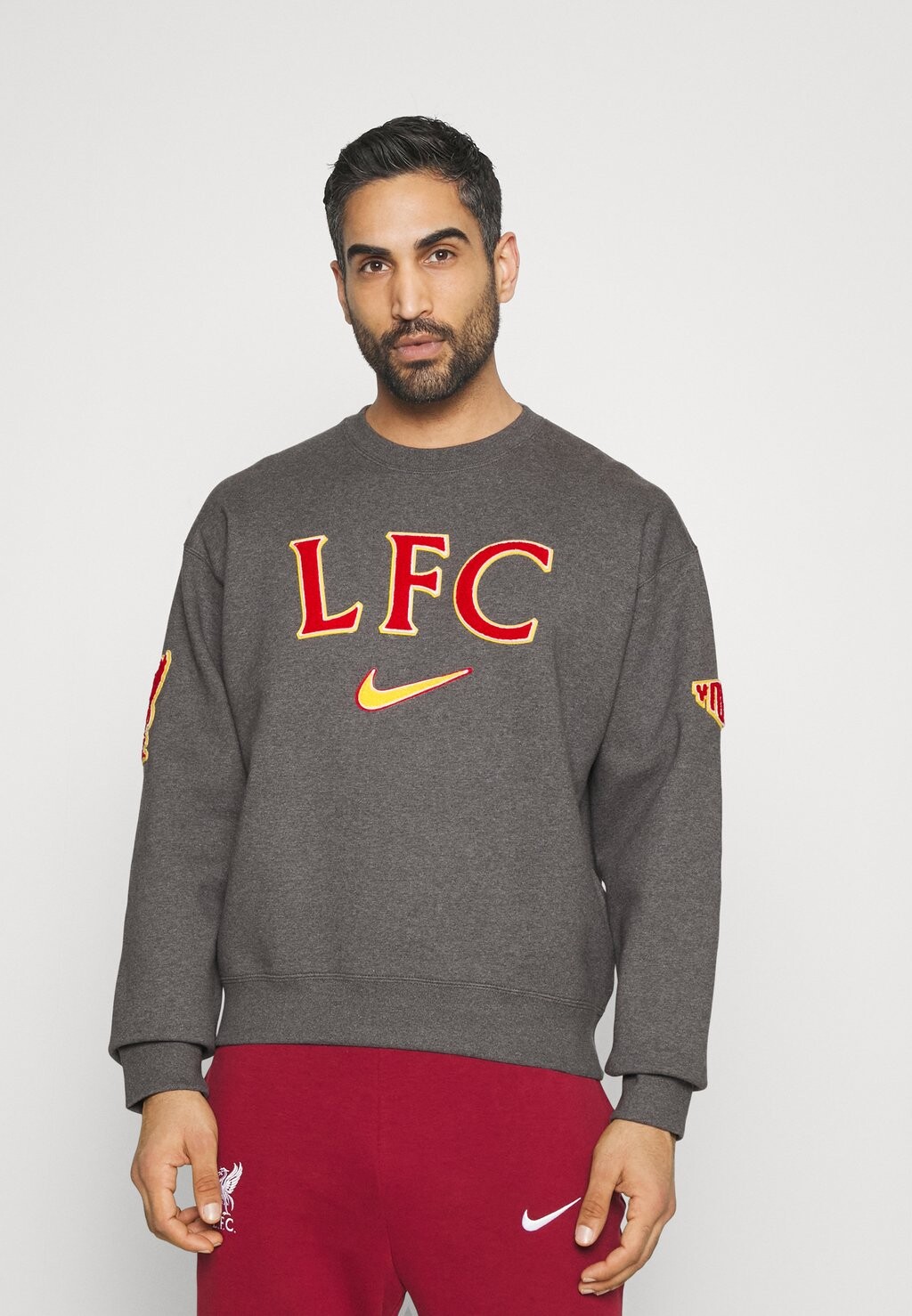 

Толстовка Nike Liverpool Fc Solo Crew, темно-серый / университетское золото