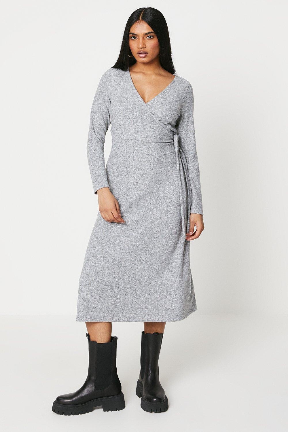 

Платье миди Petite Soft Touch с запахом Dorothy Perkins, серый
