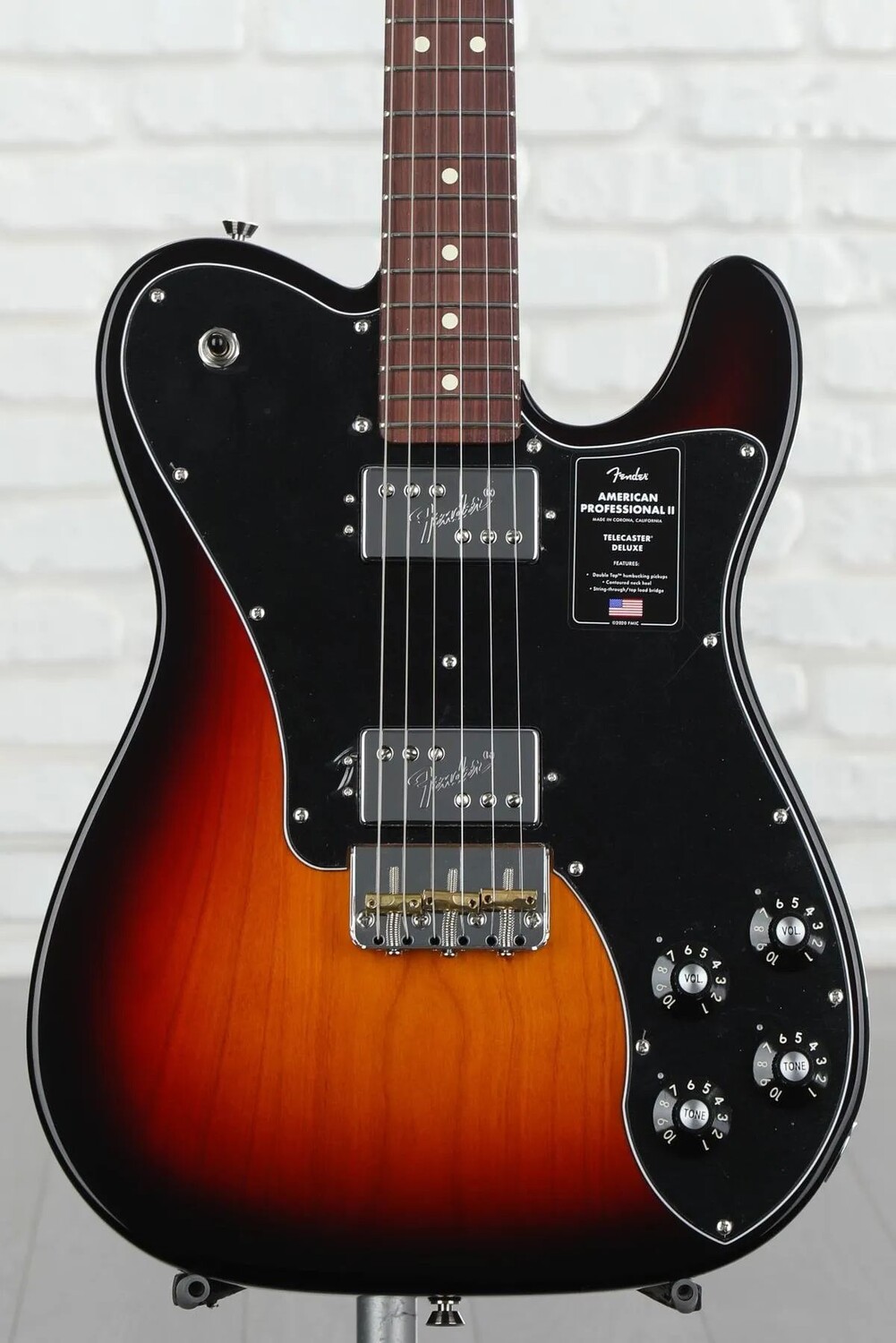 

Fender American Professional II Telecaster Deluxe — трехцветный Sunburst с накладкой из палисандра