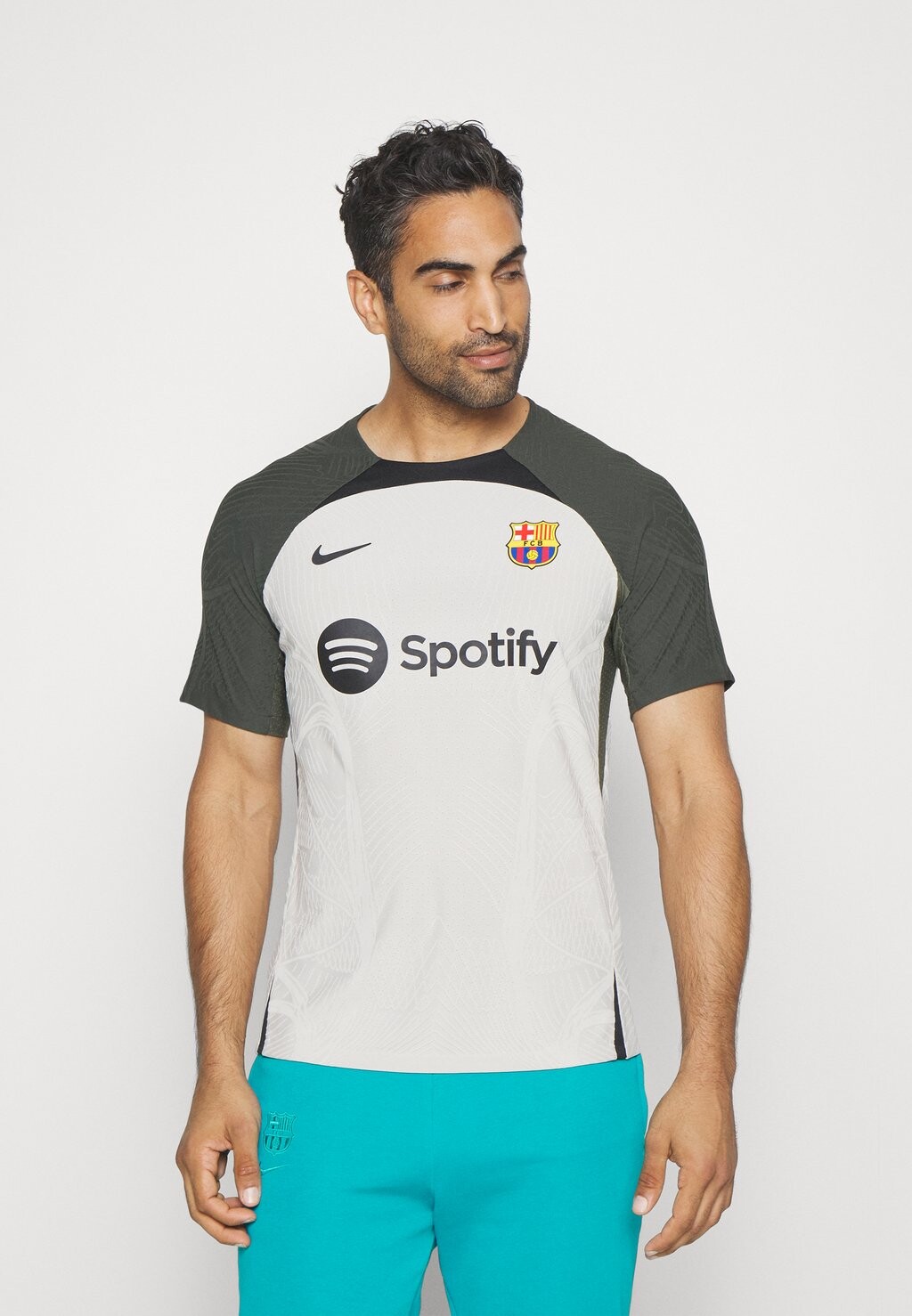 

Спортивная футболка Nike