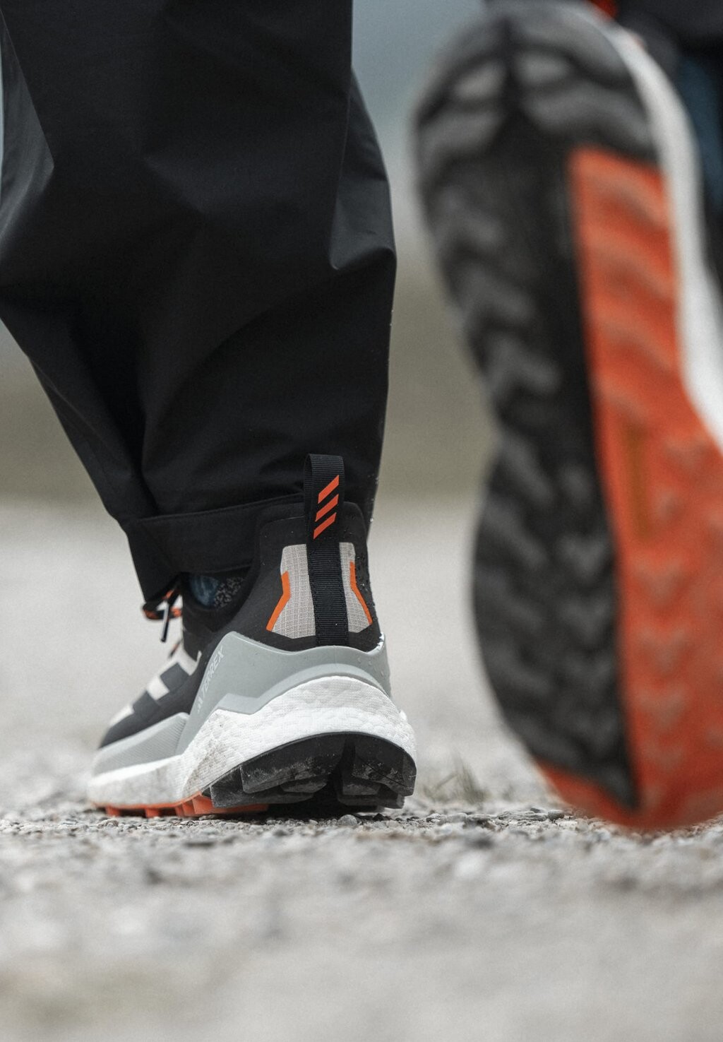 

Обувь для ходьбы Free Hiker 2 Gtx Adidas, цвет beige/core black/semi impact orange