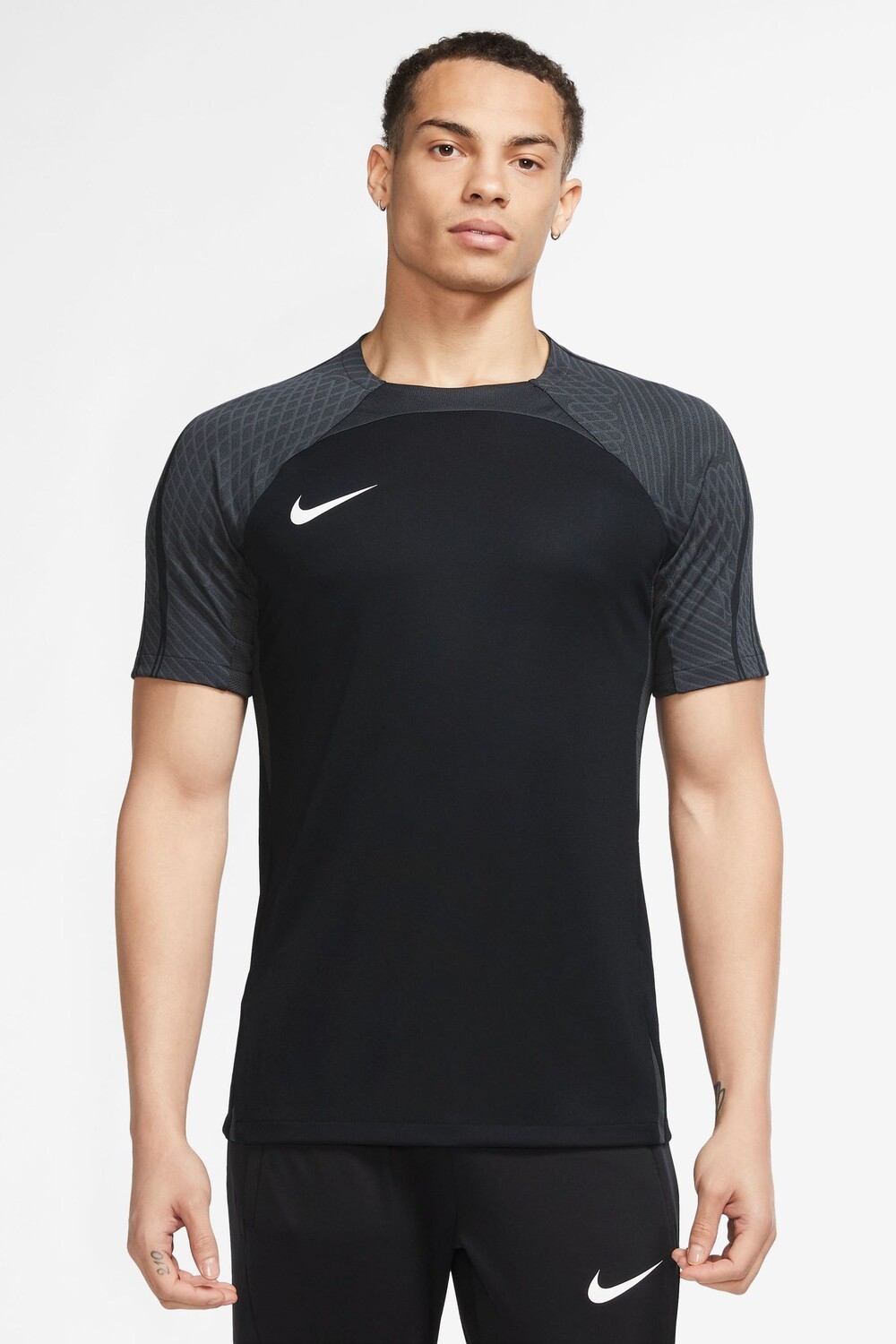 

Тренировочная рубашка Dri-FIT Strike Nike, черный