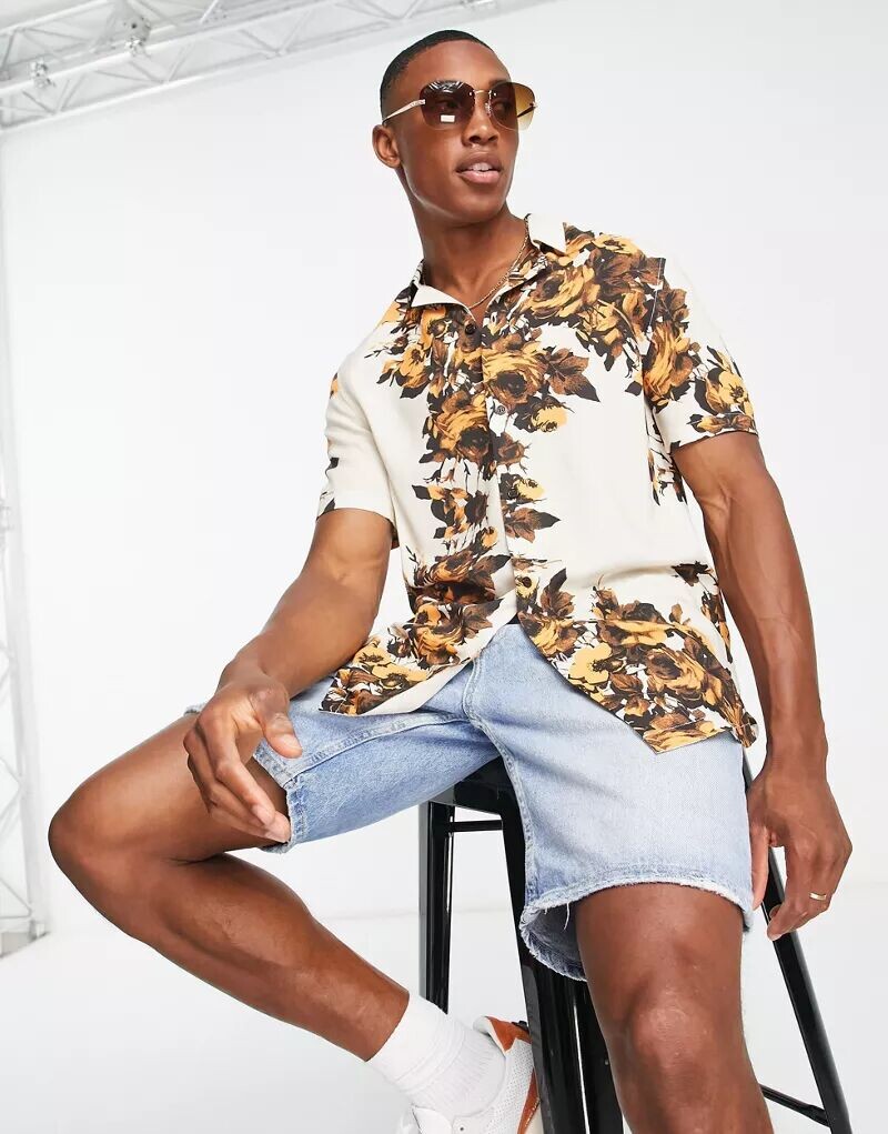 

Рубашка с бежевым цветочным принтом ASOS revere