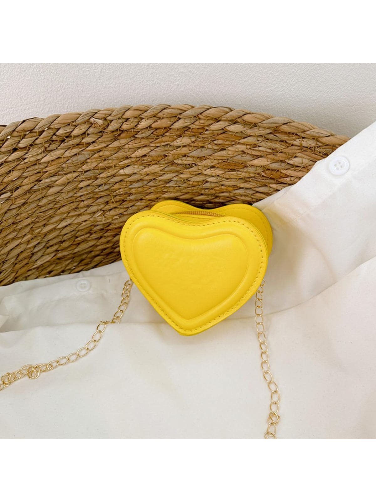 Модная новинка сумка в форме сердца с желтой мини-цепочкой, желтый летняя модная женская сумка маленькая популярная новинка 2021 однотонная плетеная женская сумка мессенджер через плечо с цепочкой
