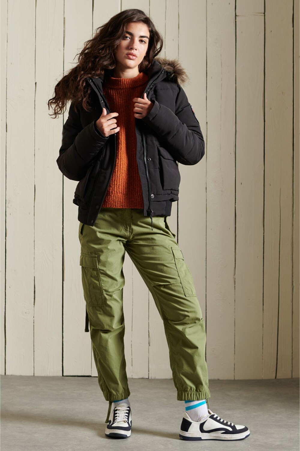 

Бомбер Everest Superdry, черный