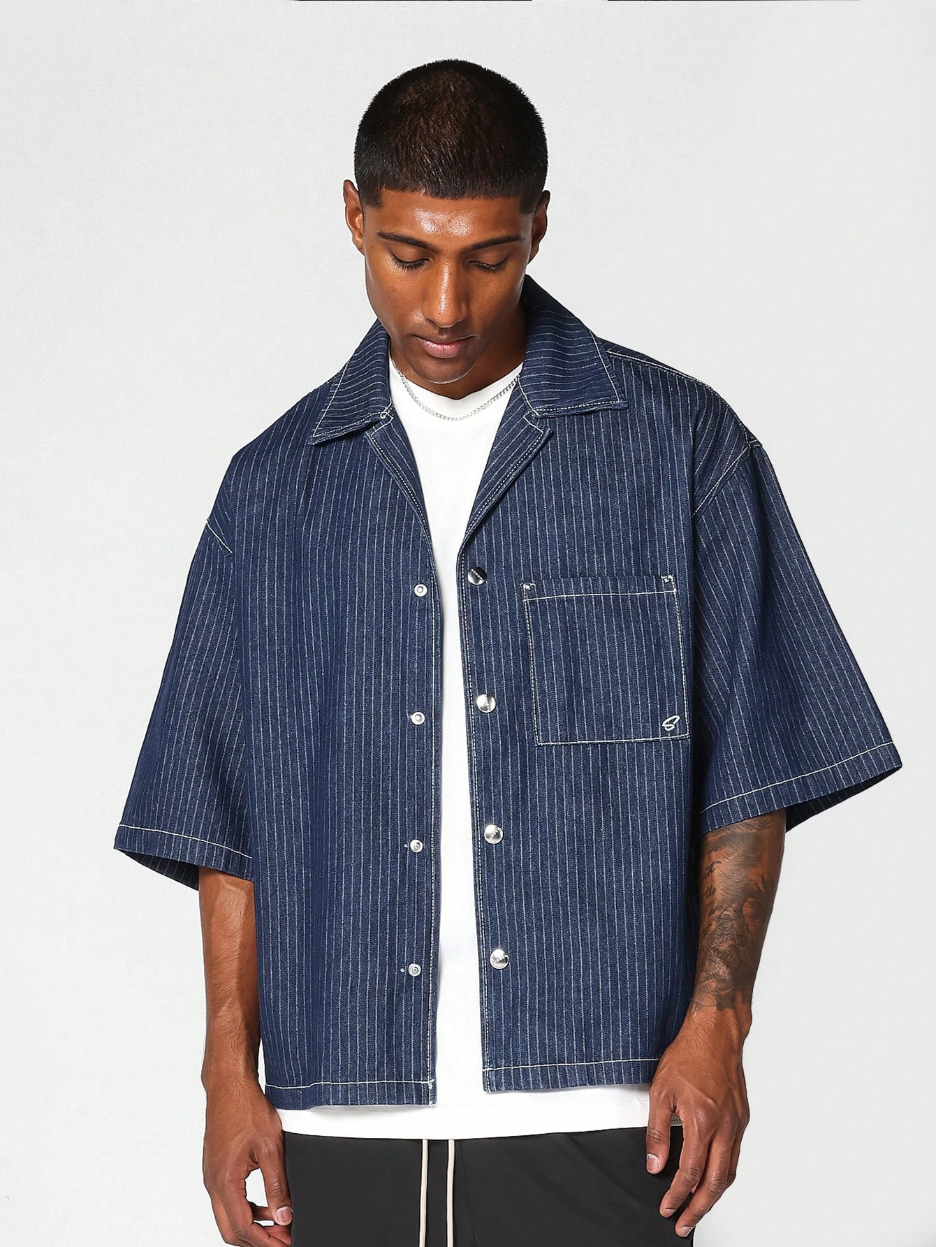 SUMWON Джинсовая рубашка свободного кроя в полоску, синий цена и фото