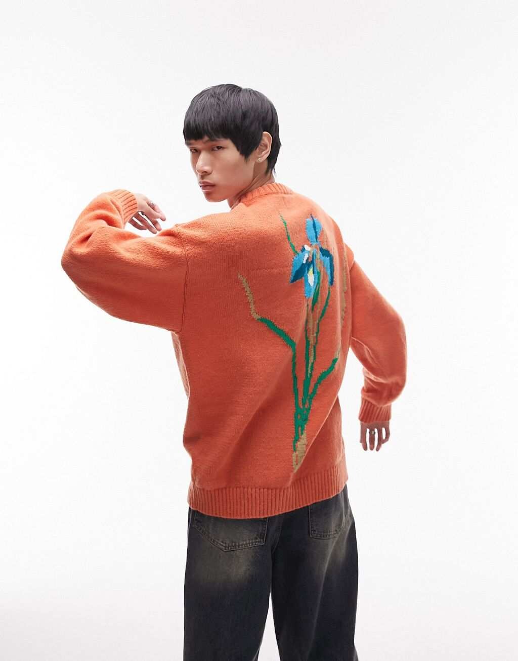 

Оранжевый вязаный джемпер с цветочным узором на спине Topman