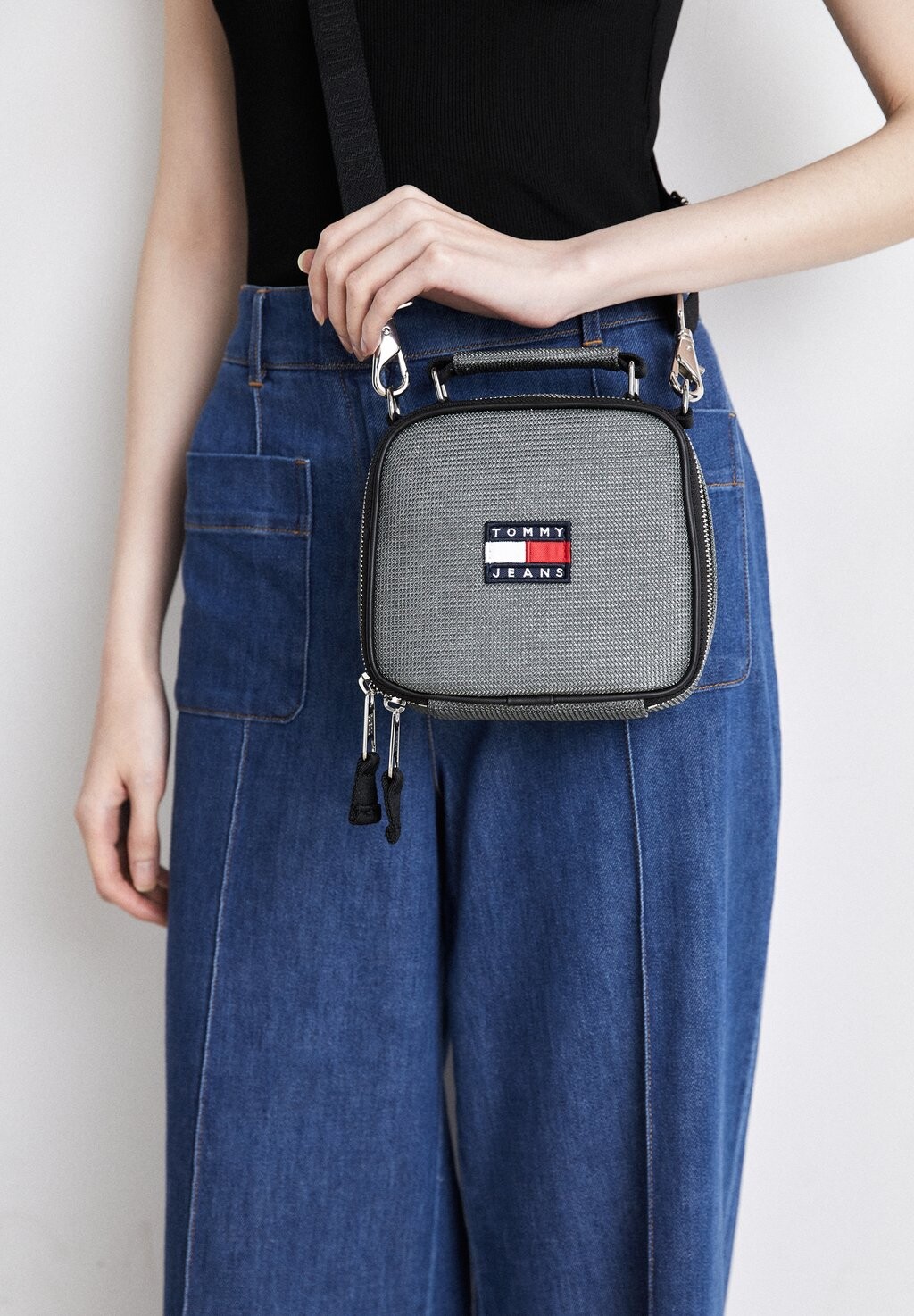 

Сумка Tommy Jeans PARTY CROSSOVER, черный
