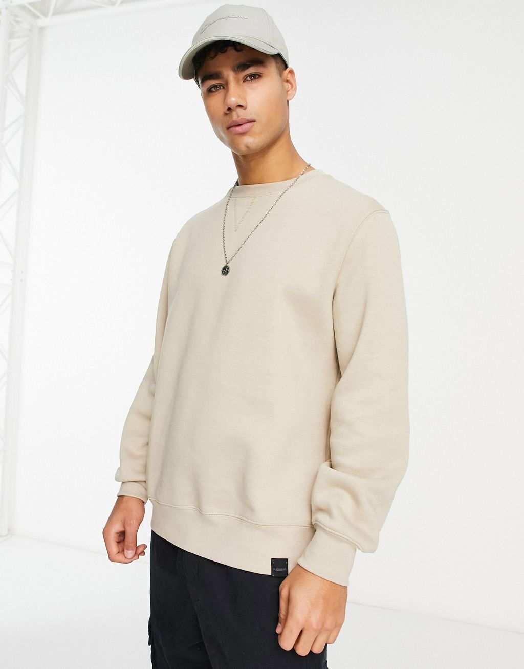 

Песочный свитшот Pull&Bear