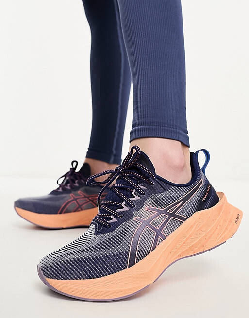 

Массивные кроссовки Asics Running Novablast 3 LE с контрастной подошвой фиолетового и оранжевого цвета