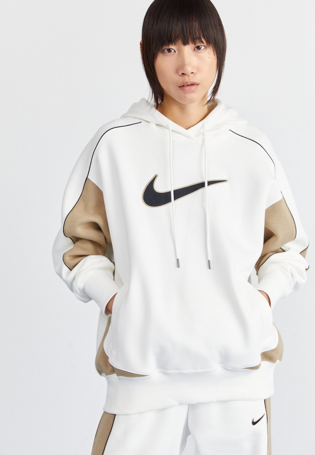 Толстовка Nike Sportswear, цвет white/khaki/black