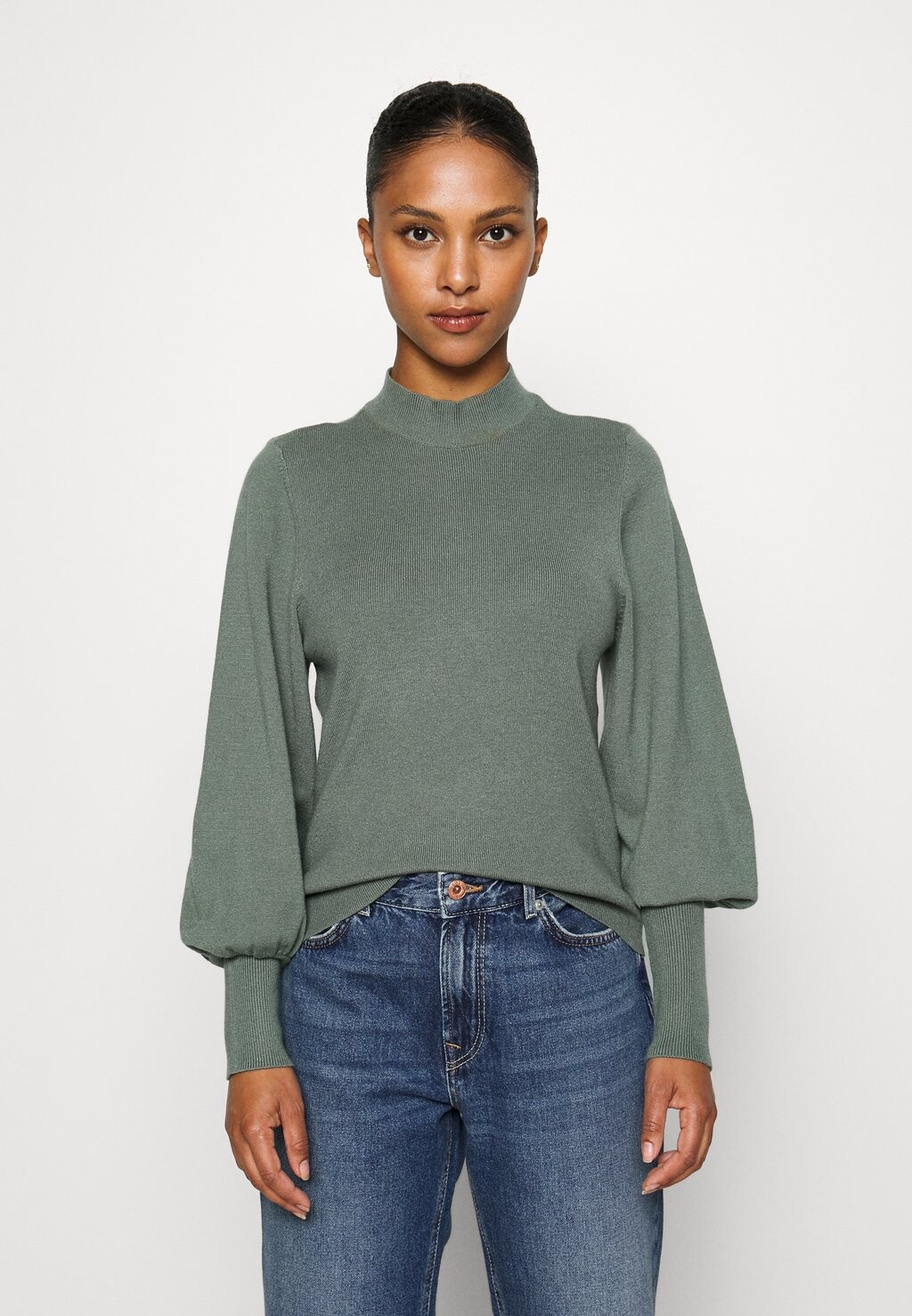 Свитшот Vero Moda Petite VMHOLLYKARISPUFF, зеленый блузка vero moda цвет hedge green