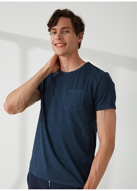 цена Синяя мужская футболка с круглым вырезом Fred Mello