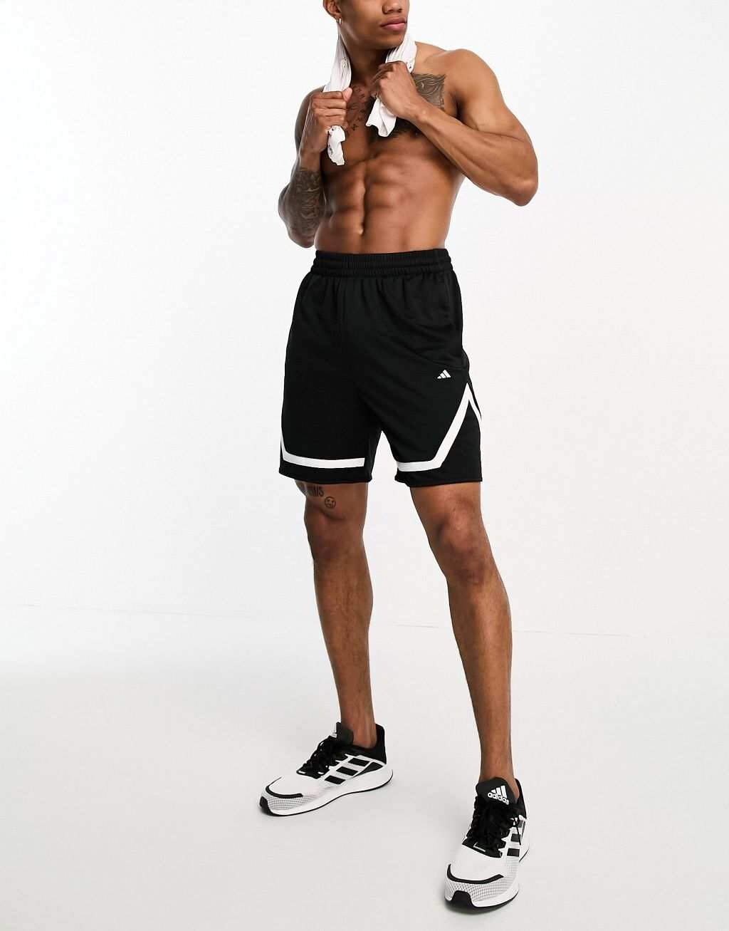 

Черные шорты adidas Basketball Pro Block