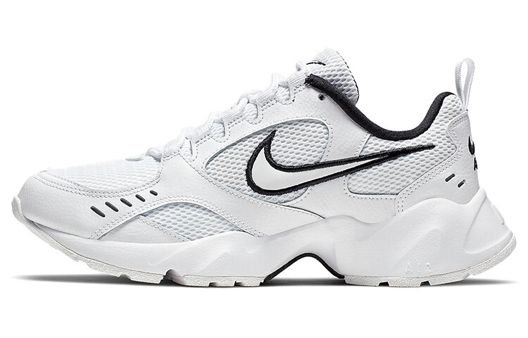 

Кроссовки Nike Wmns Air Heights, белый / черный