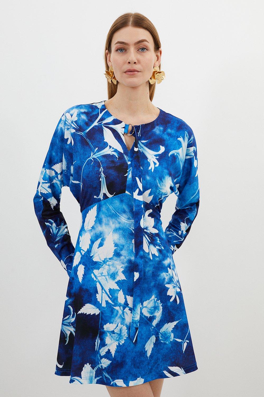 Мини-платье из прессованного крепа с цветочным принтом и рукавами «летучая мышь» Karen Millen, синий