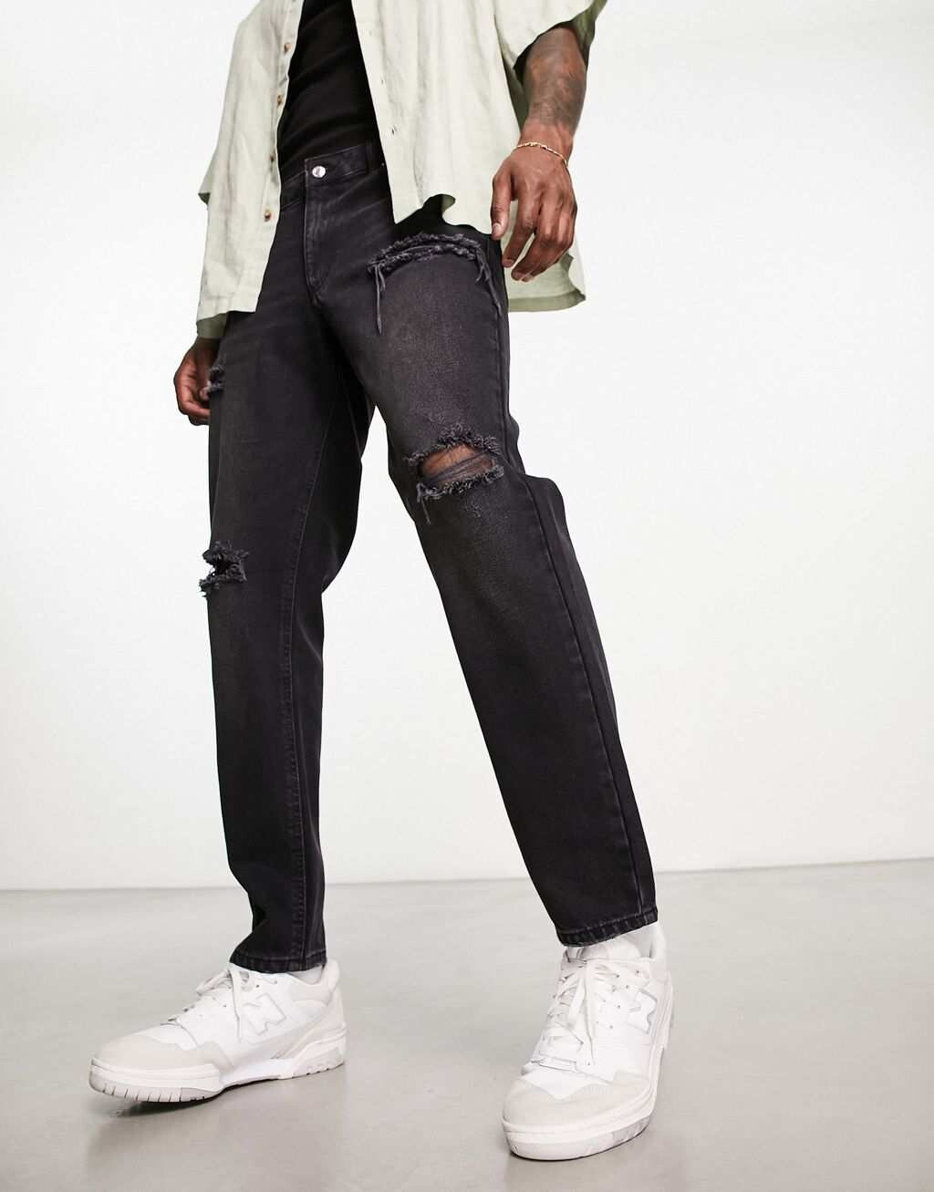 

Черные классические жесткие джинсы с рвами ASOS DESIGN