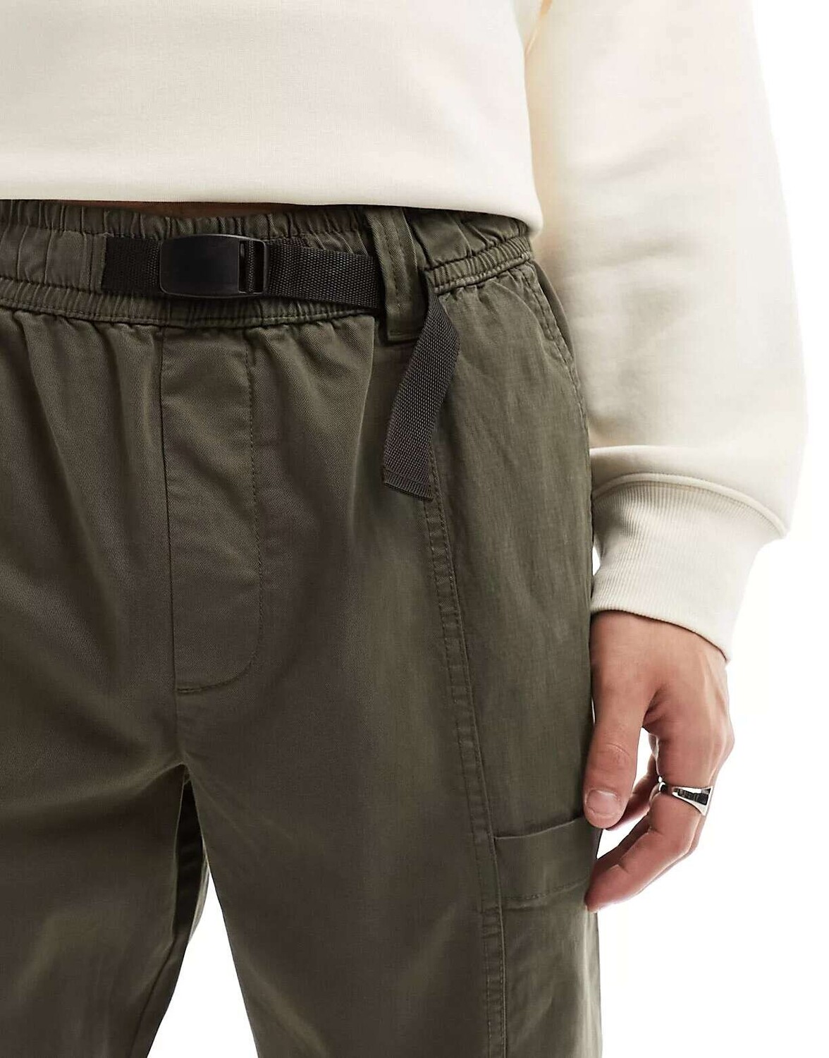 

Карго цвета хаки с контрастной вставкой и поясом Pull&Bear